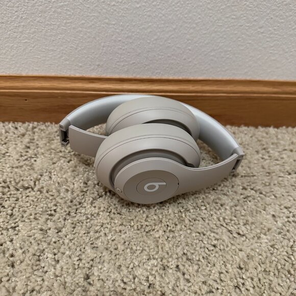 Beats Studio Pro Bluetooth Wireless Headphones Sandstone Color Never Been Used - Picture 3 of 6